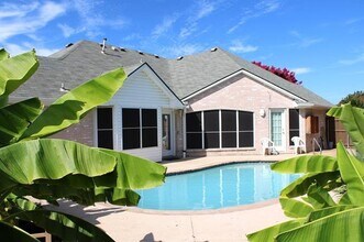 3804 Warwick Ln in Richardson, TX - Foto de edificio - Building Photo