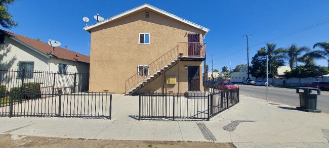 6049 Normandie Ave in Los Angeles, CA - Building Photo - Building Photo