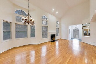 325 N Water St in Batavia, IL - Building Photo - Building Photo