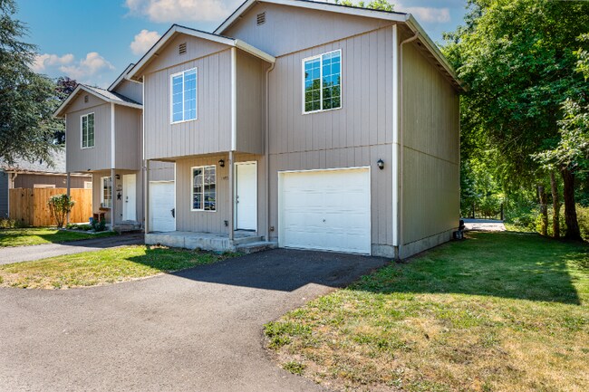1490 S 10th St in Lebanon, OR - Building Photo - Building Photo