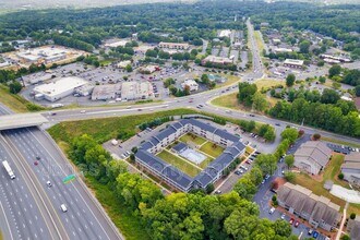 305 Country Club Dr NE in Concord, NC - Foto de edificio - Building Photo
