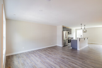 Saddle Rock in Manchester, NH - Building Photo - Interior Photo