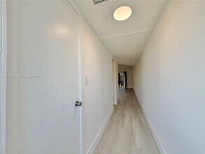 8000 Fairview Dr in Tamarac, FL - Building Photo - Building Photo