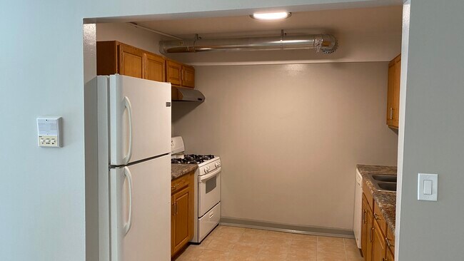 108 E Bailey Rd, Unit G in Naperville, IL - Building Photo - Building Photo