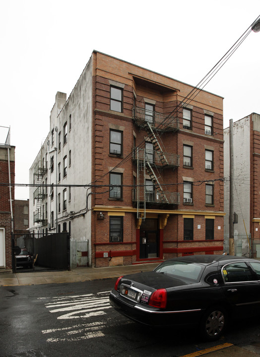 446 E 176th St in Bronx, NY - Building Photo