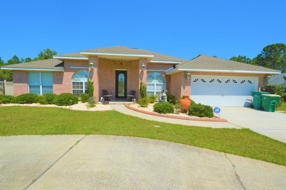 1952 Commodore Dr in Navarre, FL - Building Photo
