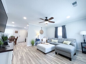 3830 Manchester Dr in Charlotte, NC - Foto de edificio - Building Photo