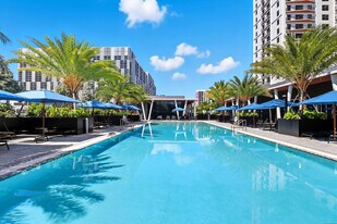 Atlantic Square in Miami, FL - Building Photo