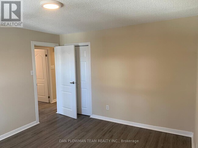 54 Ritson Rd S in Oshawa, ON - Building Photo - Building Photo