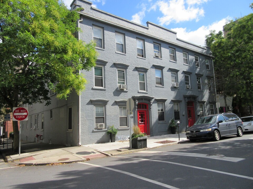 Fourth and Spring in Easton, PA - Foto de edificio