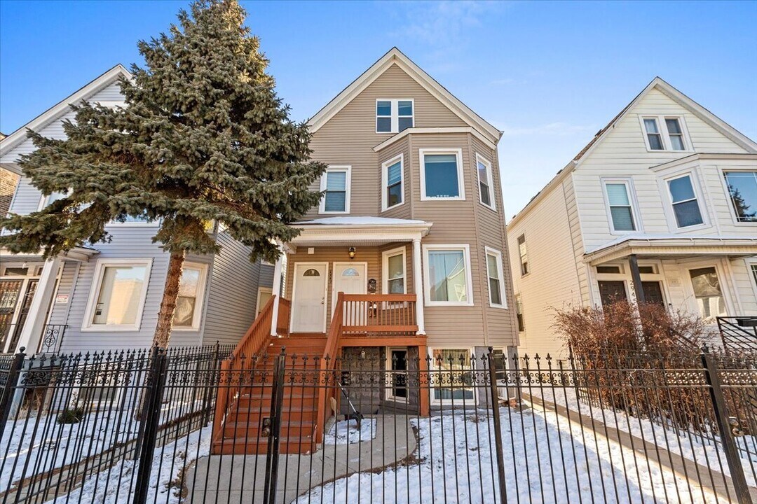 2947 N Lawndale Ave in Chicago, IL - Building Photo