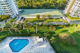 199 Ocean Ln Dr in Key Biscayne, FL - Building Photo - Building Photo