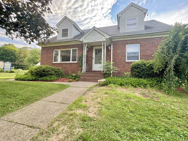 160 Wolcott St in Bristol, CT - Building Photo - Building Photo
