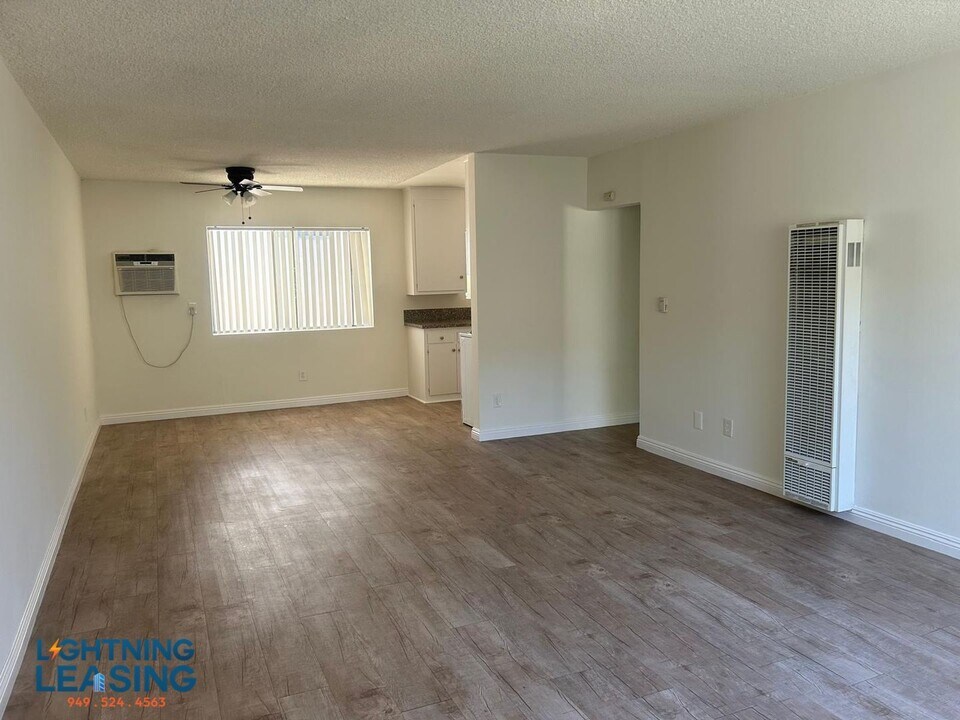 5130 Yarmouth Ave in Los Angeles, CA - Building Photo