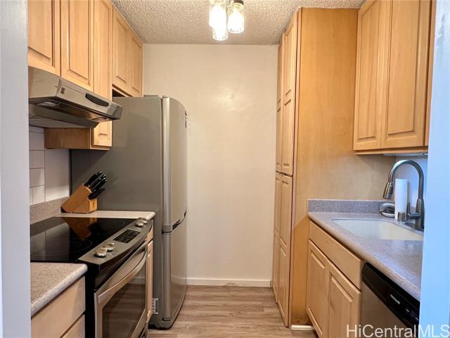 400 Hobron Ln in Honolulu, HI - Building Photo - Building Photo