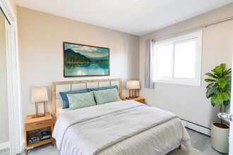 West 17 in Calgary, AB - Building Photo - Building Photo