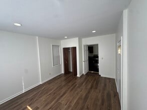 8222 S Marshfield Ave, Unit 1 in Chicago, IL - Foto de edificio - Building Photo