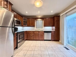 158 Gail Parks Crescent in Newmarket, ON - Building Photo - Building Photo