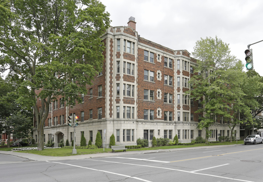 4338-4342 Sherbrooke O in Westmount, QC - Building Photo