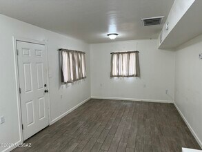 3950 E Justin Ln in Tucson, AZ - Building Photo - Building Photo