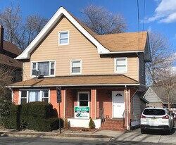 130 Essex St in Hackensack, NJ - Building Photo