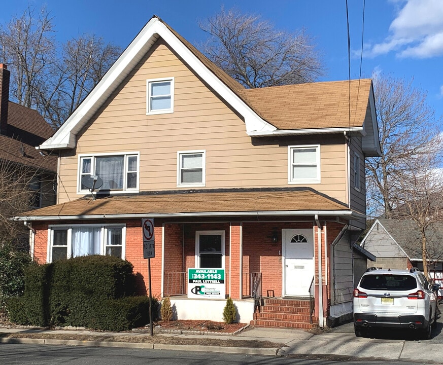 130 Essex St in Hackensack, NJ - Building Photo