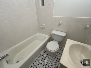 WEST 72 STREET in New York, NY - Building Photo - Building Photo