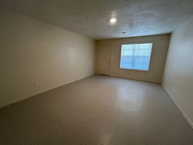 818 N McLemore Ave in Brownsville, TN - Building Photo - Building Photo