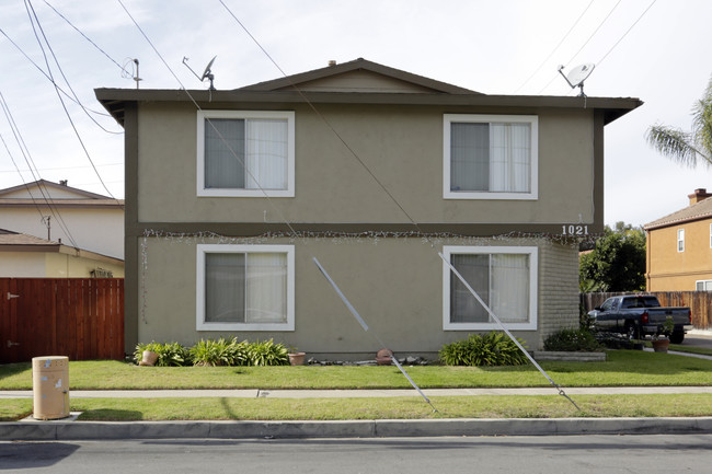 1021 Alabama St in Huntington Beach, CA - Foto de edificio - Building Photo