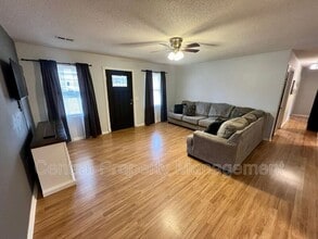 102 Stoneledge Dr in Woodruff, SC - Building Photo - Building Photo