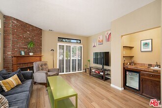 12053 Emelita St in Los Angeles, CA - Building Photo - Building Photo
