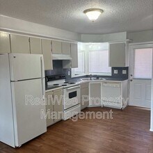 361 SE Theodore St in Winston, OR - Building Photo - Building Photo