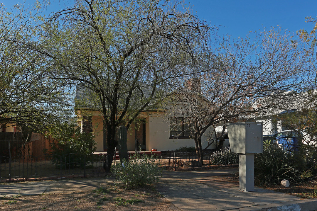 712 E 4th St in Tucson, AZ - Building Photo