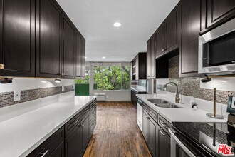 1200 Flores St in West Hollywood, CA - Building Photo - Building Photo
