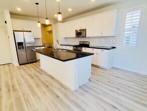 33893 Cansler Way in Yucaipa, CA - Building Photo - Building Photo