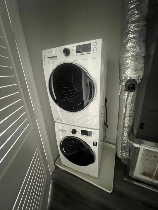 55 W 5th St, Unit 5 in Boston, MA - Building Photo
