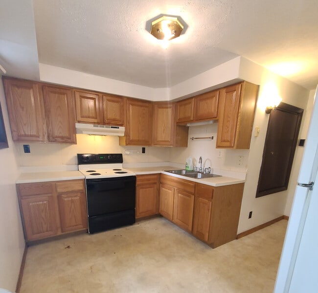 483 W Perry St in Tiffin, OH - Building Photo - Building Photo