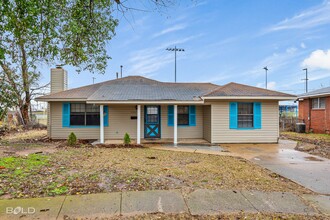 1005 Clarence St in Bossier City, LA - Foto de edificio - Building Photo