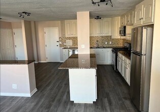 2211 S Stewart Ave, Unit 3B in Lombard, IL - Foto de edificio - Building Photo