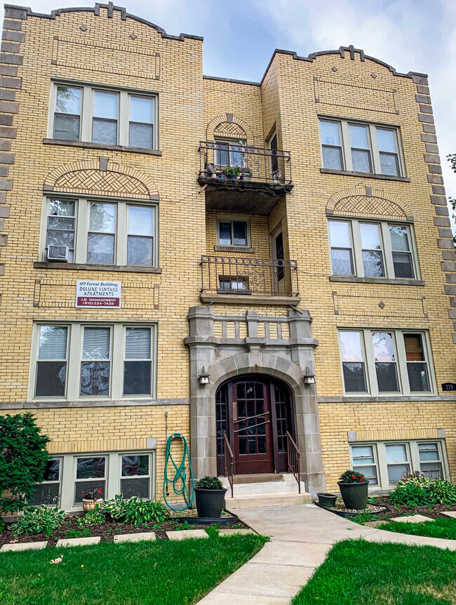 119 Forest Ave Rentals in Riverside, IL