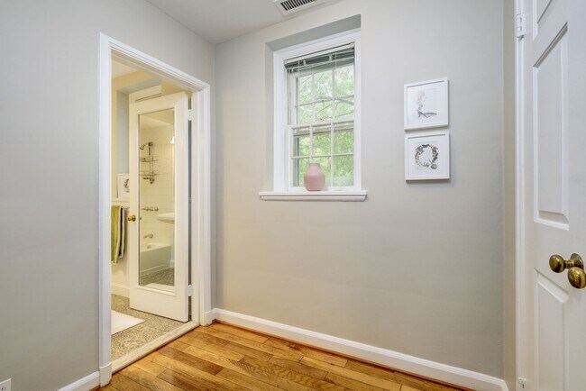 3420 38th St NW, Unit D-418 in Washington, DC - Foto de edificio - Building Photo