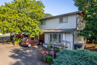 Countryside Duplexes in Lebanon, OR - Building Photo - Building Photo