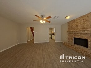 5511 Fairview Forest Dr in Houston, TX - Building Photo - Building Photo