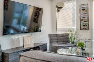 2627 Somerset Dr in Los Angeles, CA - Building Photo - Building Photo
