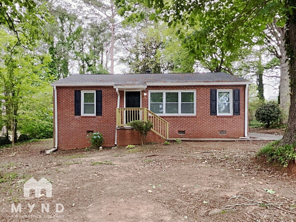 1895 Oak Valley Rd in Decatur, GA - Building Photo