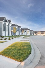 The Venue Townhomes in Raymore, MO - Building Photo - Building Photo