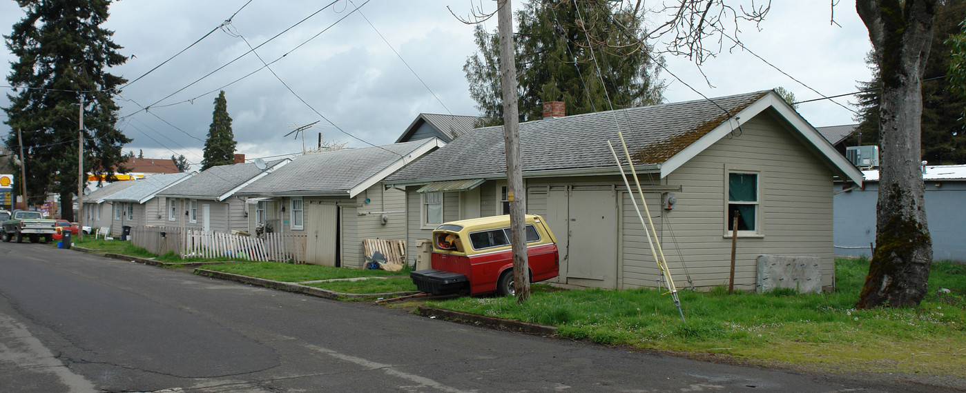 263-301 S Santiam Hwy in Lebanon, OR - Building Photo