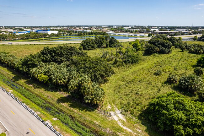 EKOS  on Evans in Ft. Myers, FL - Building Photo - Building Photo