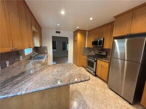 21327 De La Osa St in Los Angeles, CA - Building Photo - Building Photo