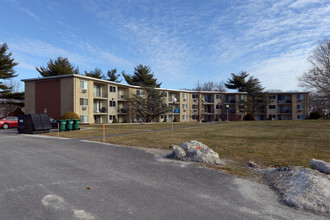 Four Seasons North in Woonsocket, RI - Building Photo - Building Photo